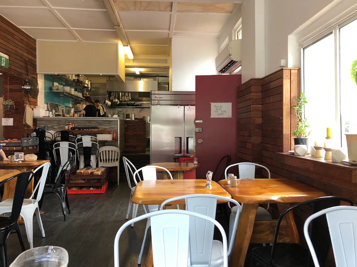 Vibe, Jesse's Cafe