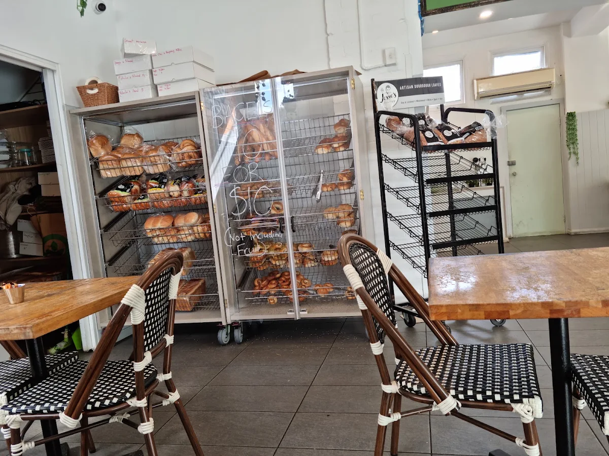 Vibe, Jesse's Cafe