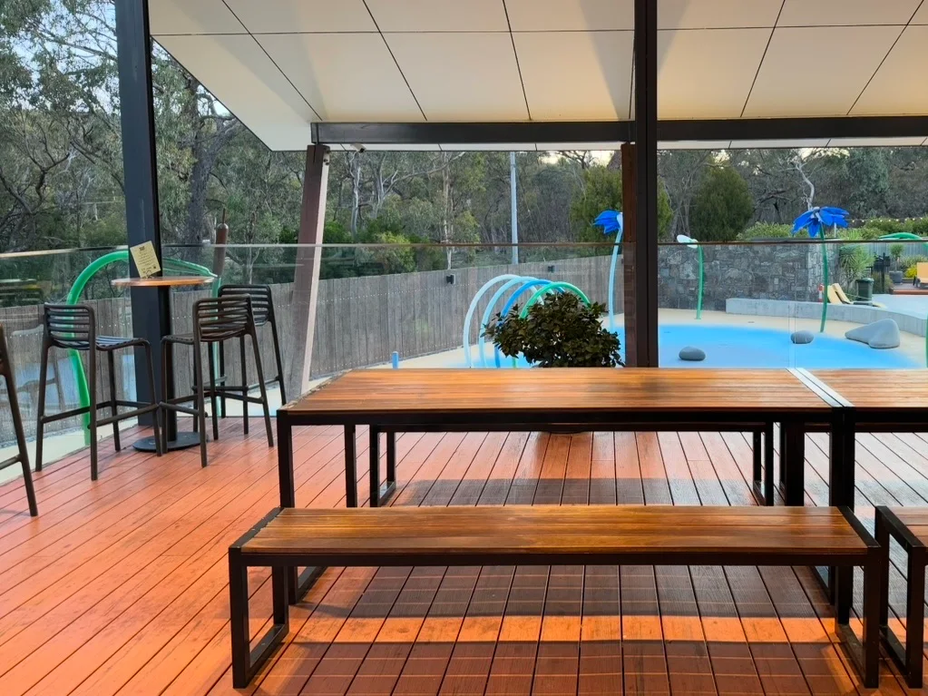 Vibe, The Verandah