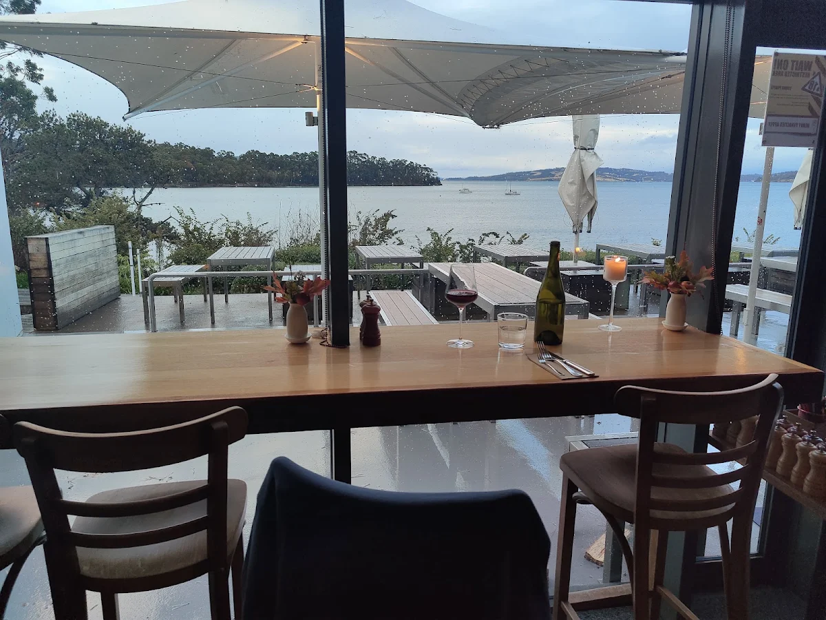 Vibe, Peppermint Bay & Peppermint Bay Cruises