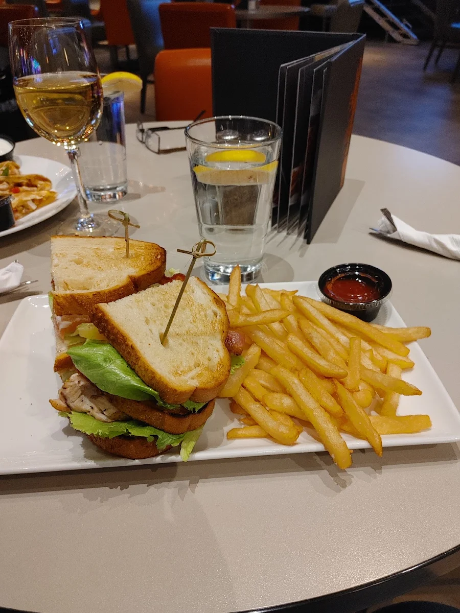 Food & drink, The Well Public House at Elements Casino Chilliwack