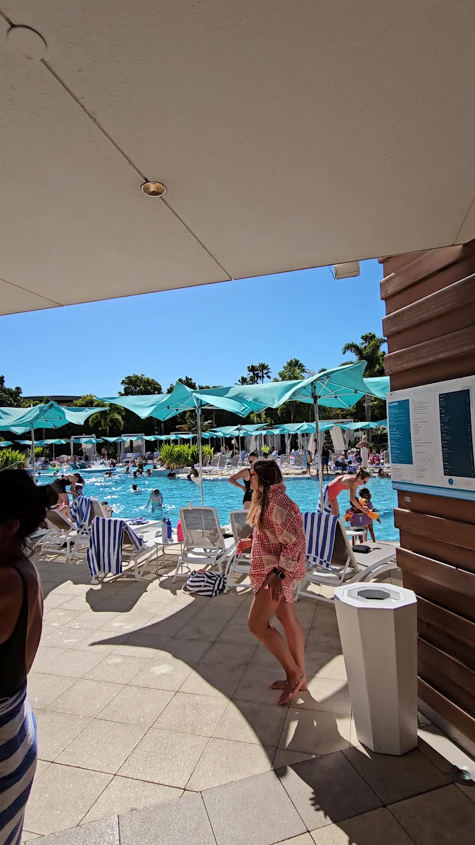 Vibe, Poolside Bar & Grill