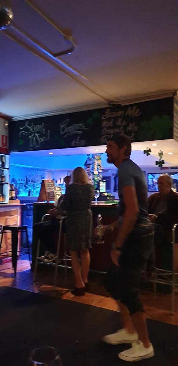 Vibe, Finbar's Lounge Bar