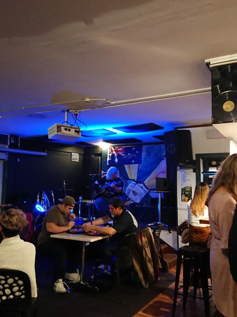 Vibe, Finbar's Lounge Bar