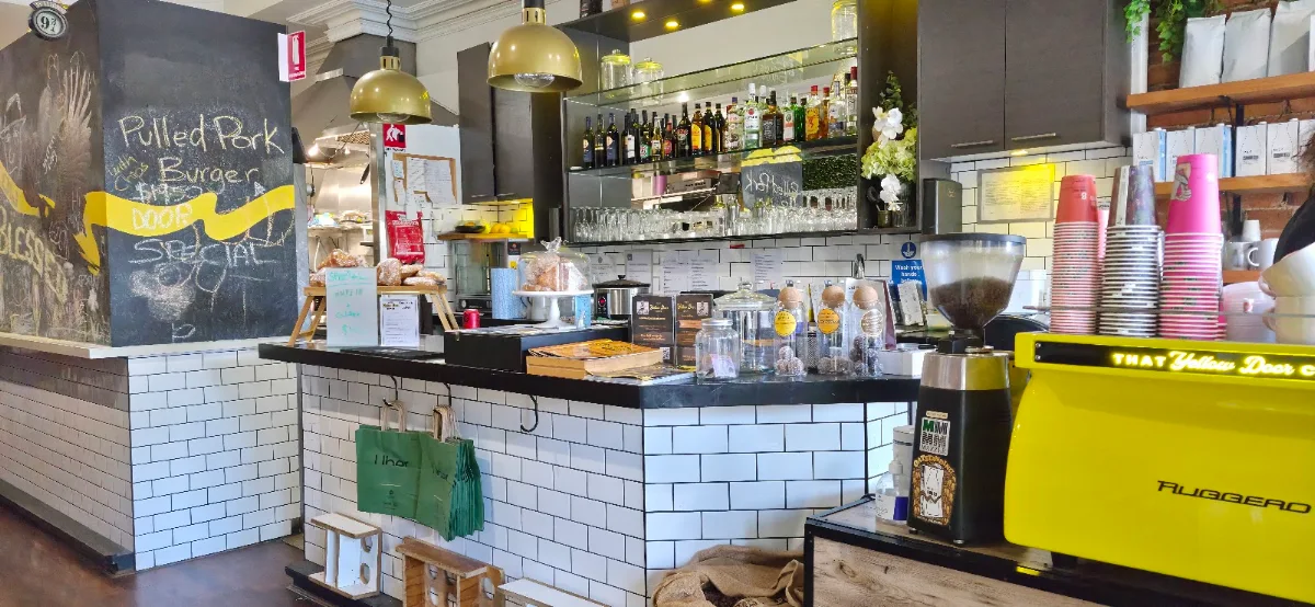 Vibe, That Yellow Door Cafe & Bar