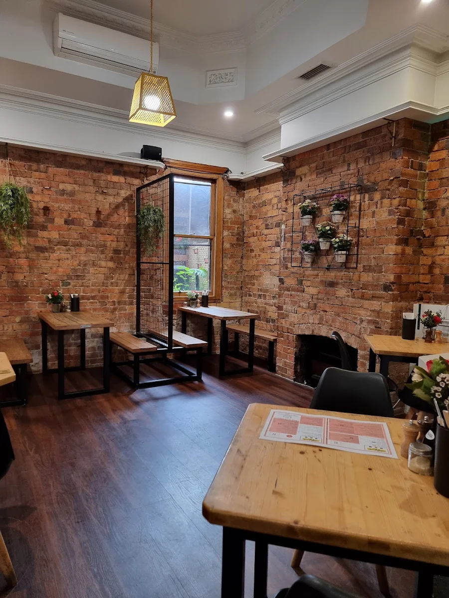 Vibe, That Yellow Door Cafe & Bar