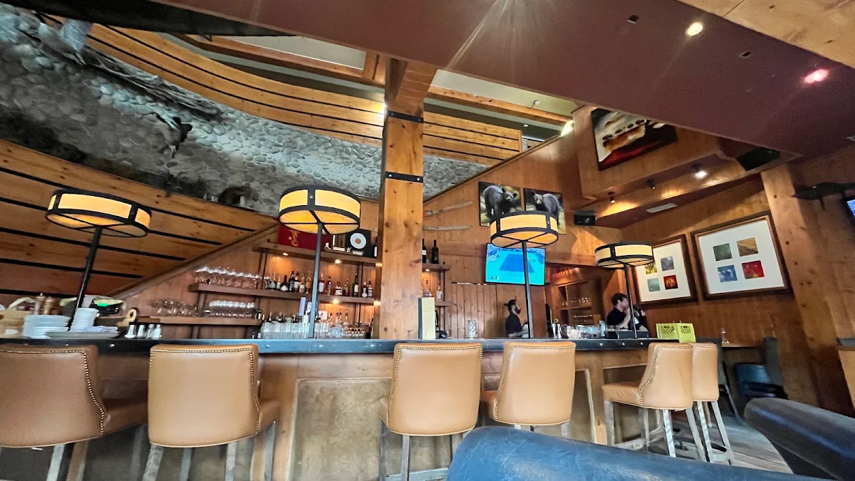Vibe, The Maple Leaf Steak & Seafood