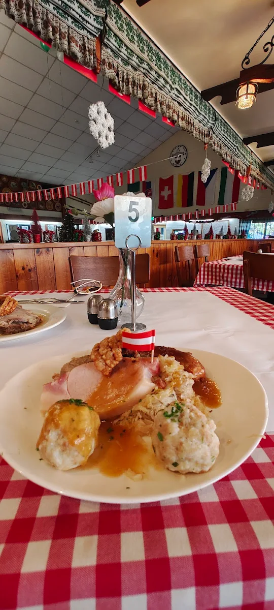 Food & drink, Austrian Club Restaurant