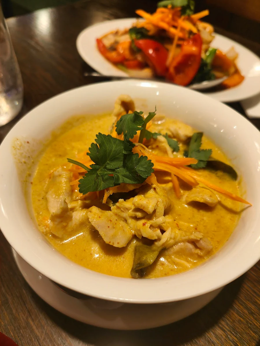 Food & drink, Piyada Thai Macleod