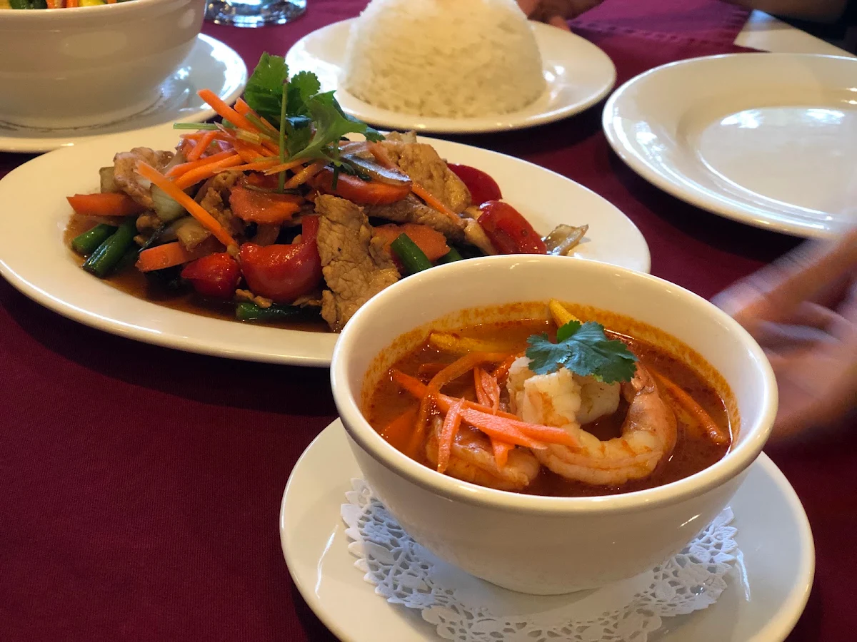 Food & drink, Piyada Thai Macleod