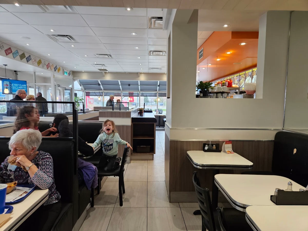 Vibe, Restaurants Pataterie La Belle Province
