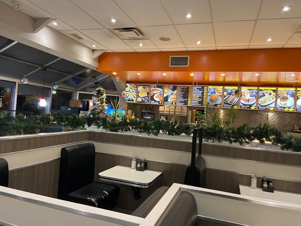 Vibe, Restaurants Pataterie La Belle Province
