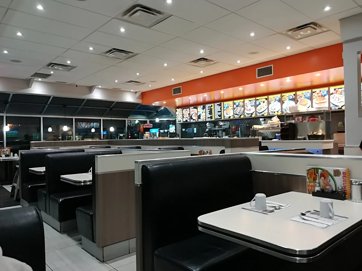 Vibe, Restaurants Pataterie La Belle Province