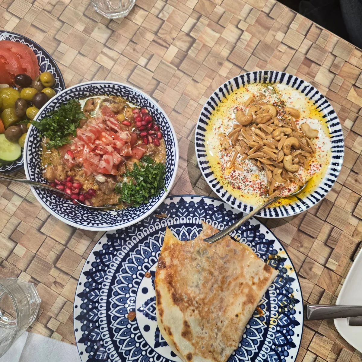 Food & drink, Kamoun Restaurant مطعم كمون لافال (حلال)
