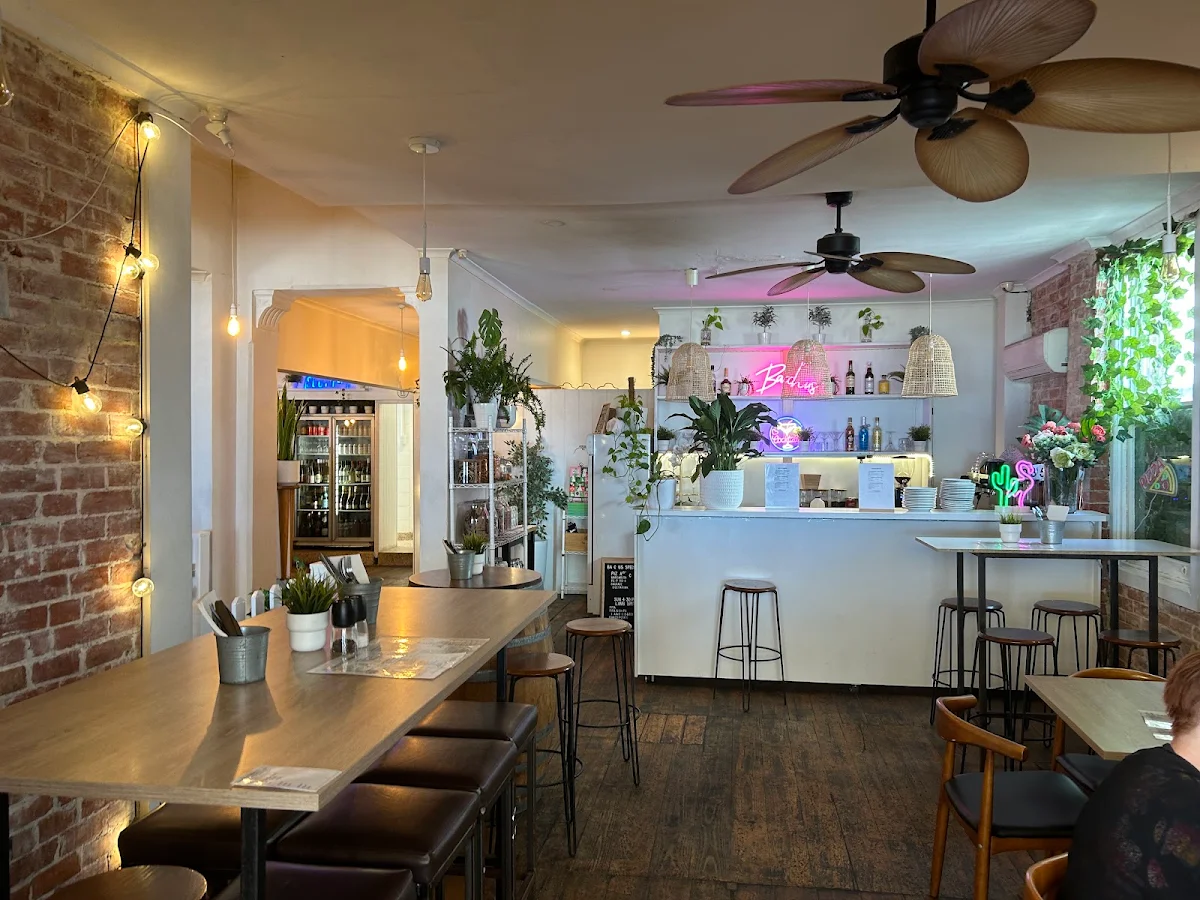 Vibe, Bacchus Bar