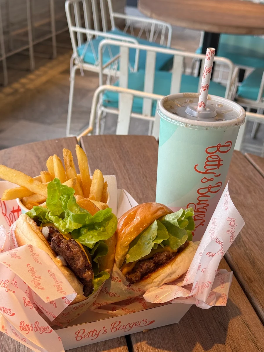 Food & drink, Betty's Burgers