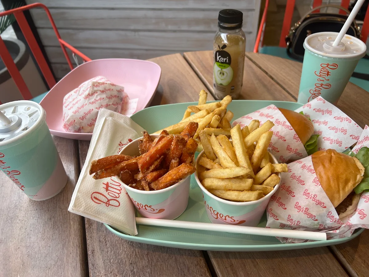 Food & drink, Betty's Burgers