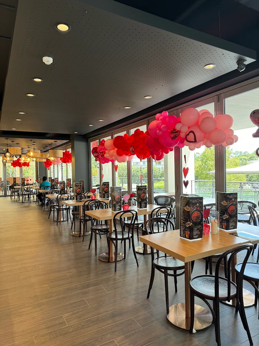 Vibe, Hyde Thai restaurant
