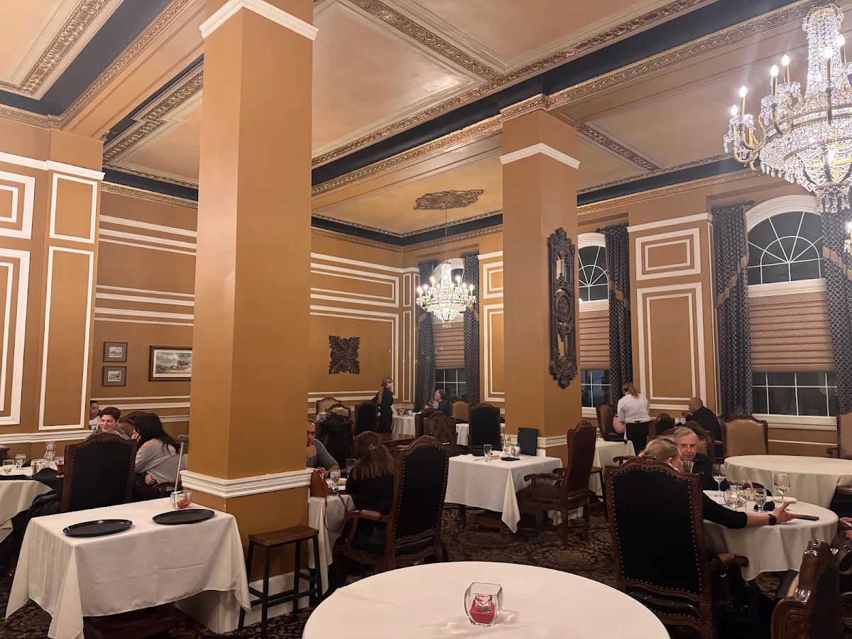 Vibe, Grant Hall Dining Room & Lounge