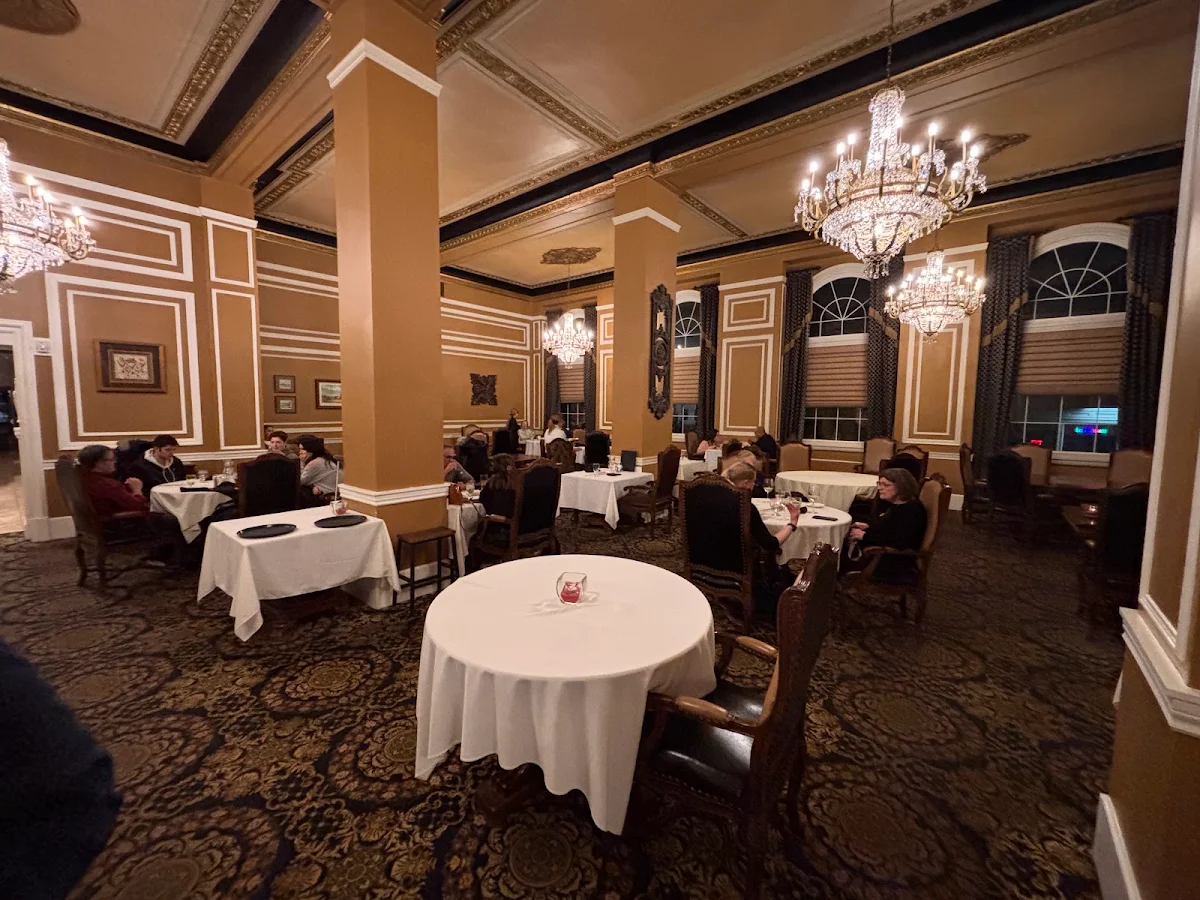Vibe, Grant Hall Dining Room & Lounge