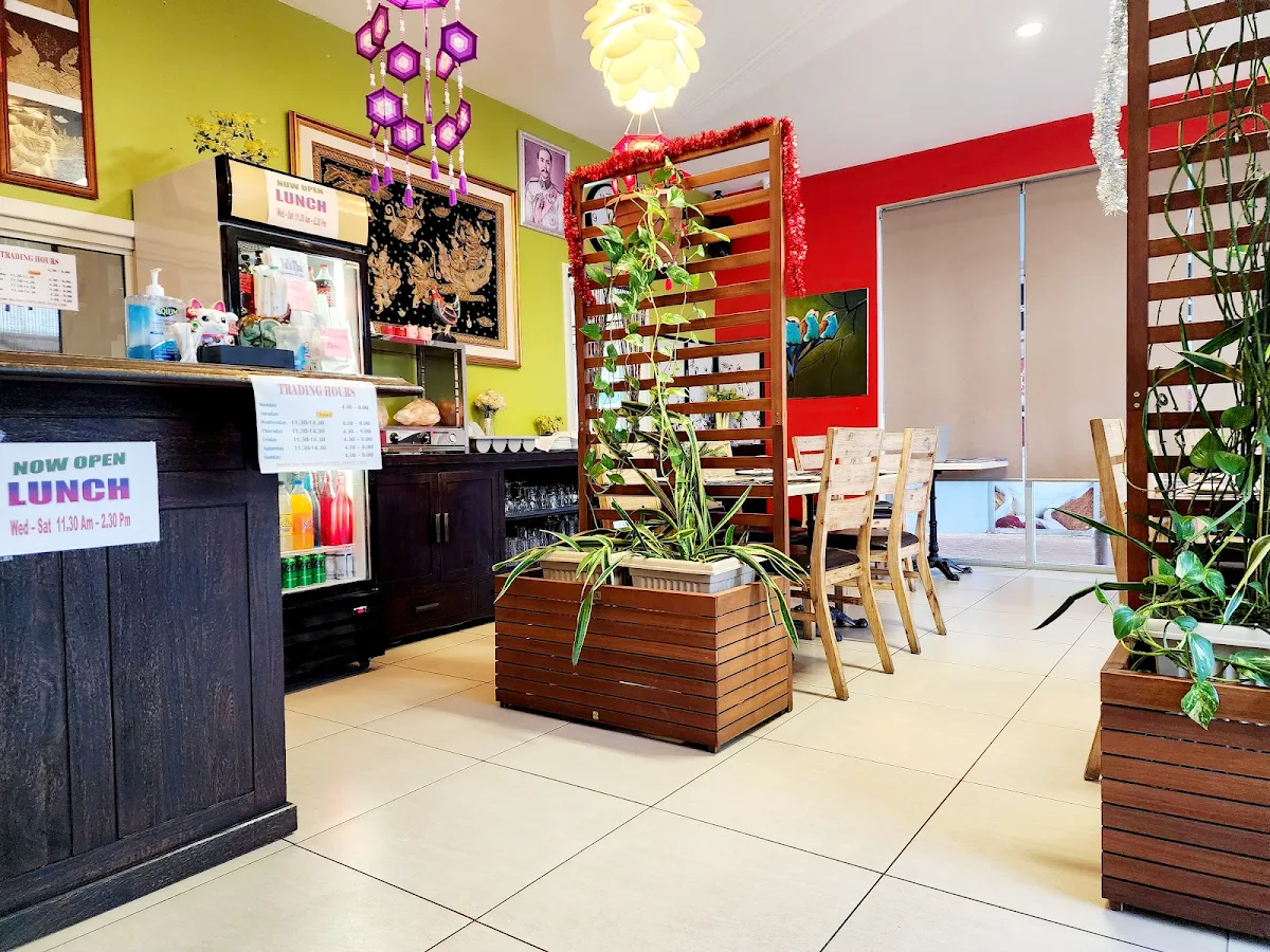 Vibe, Yai’s Thai Takeaway & Cafe