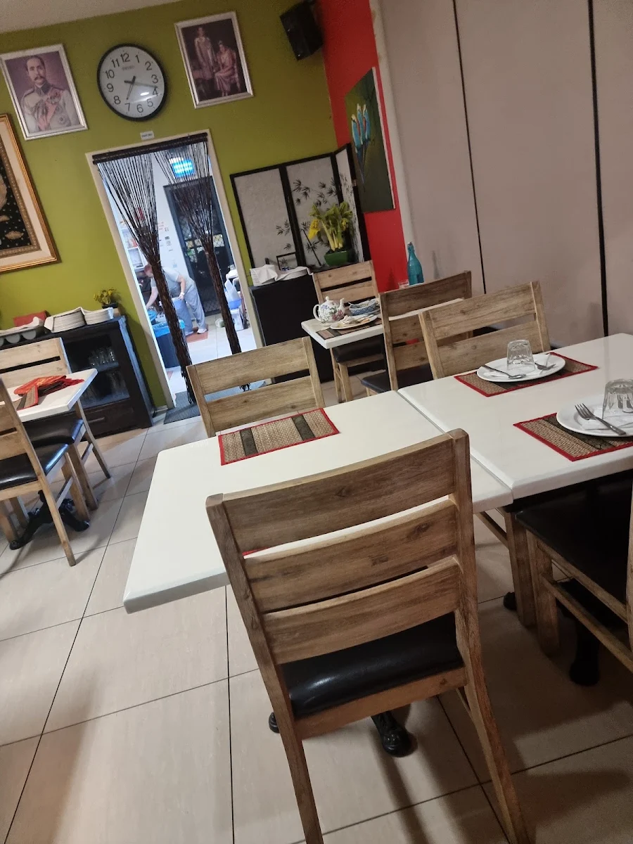 Vibe, Yai’s Thai Takeaway & Cafe