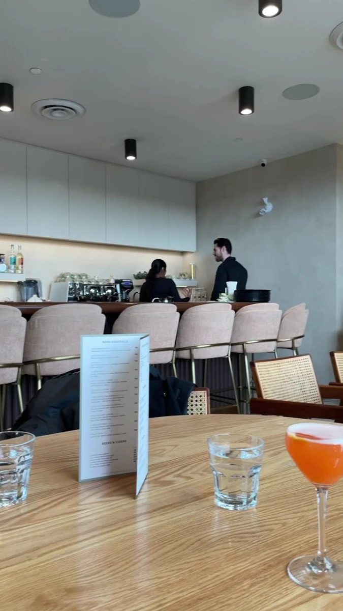 Vibe, Ruex Cafe and Bar