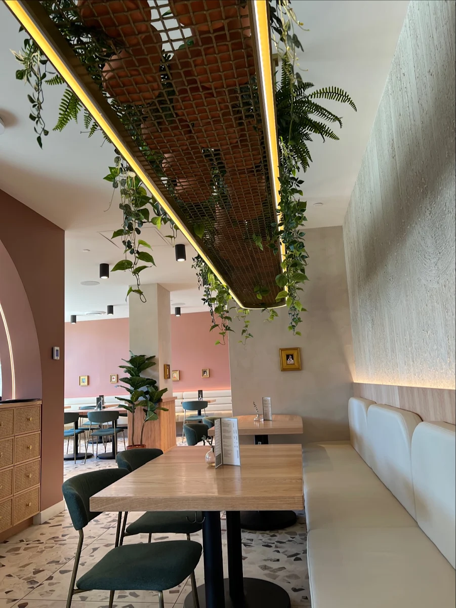 Vibe, Ruex Cafe and Bar