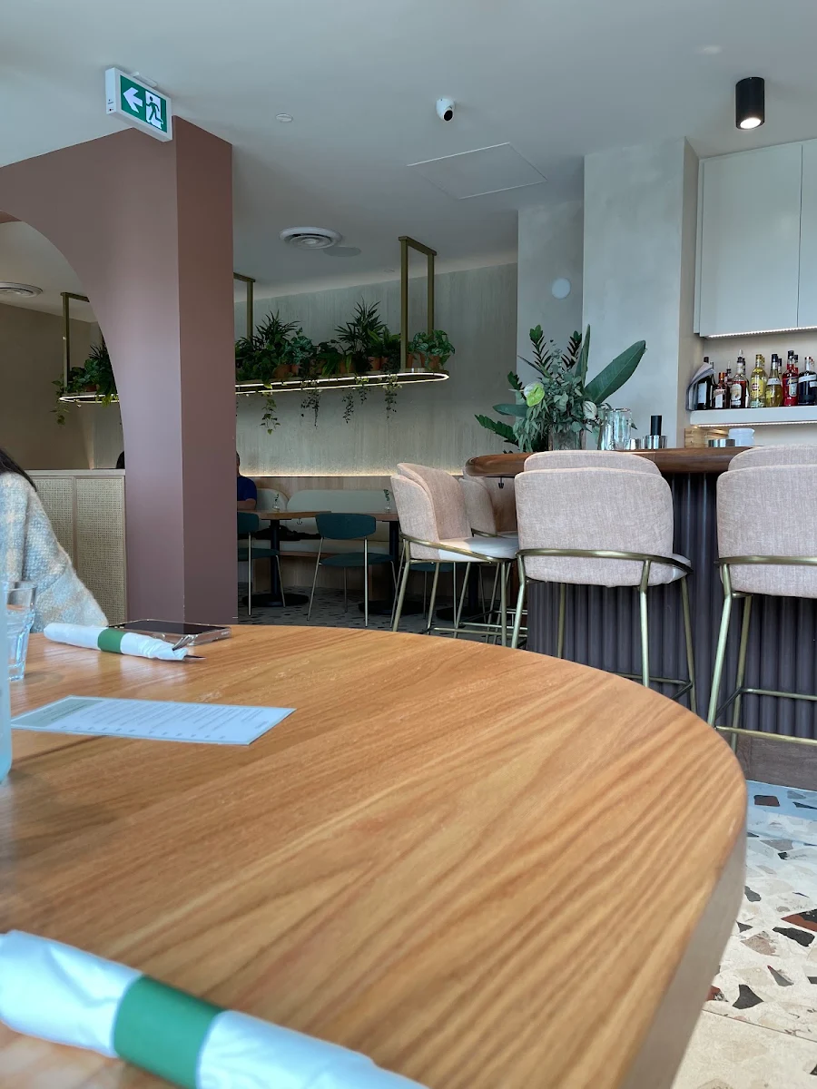 Vibe, Ruex Cafe and Bar