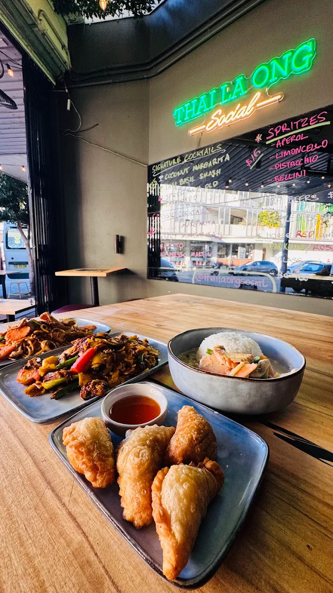 Food & drink, Thai La-Ong Social