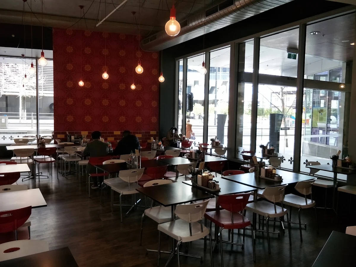 Vibe, Nguyen Pho & Banh Mi