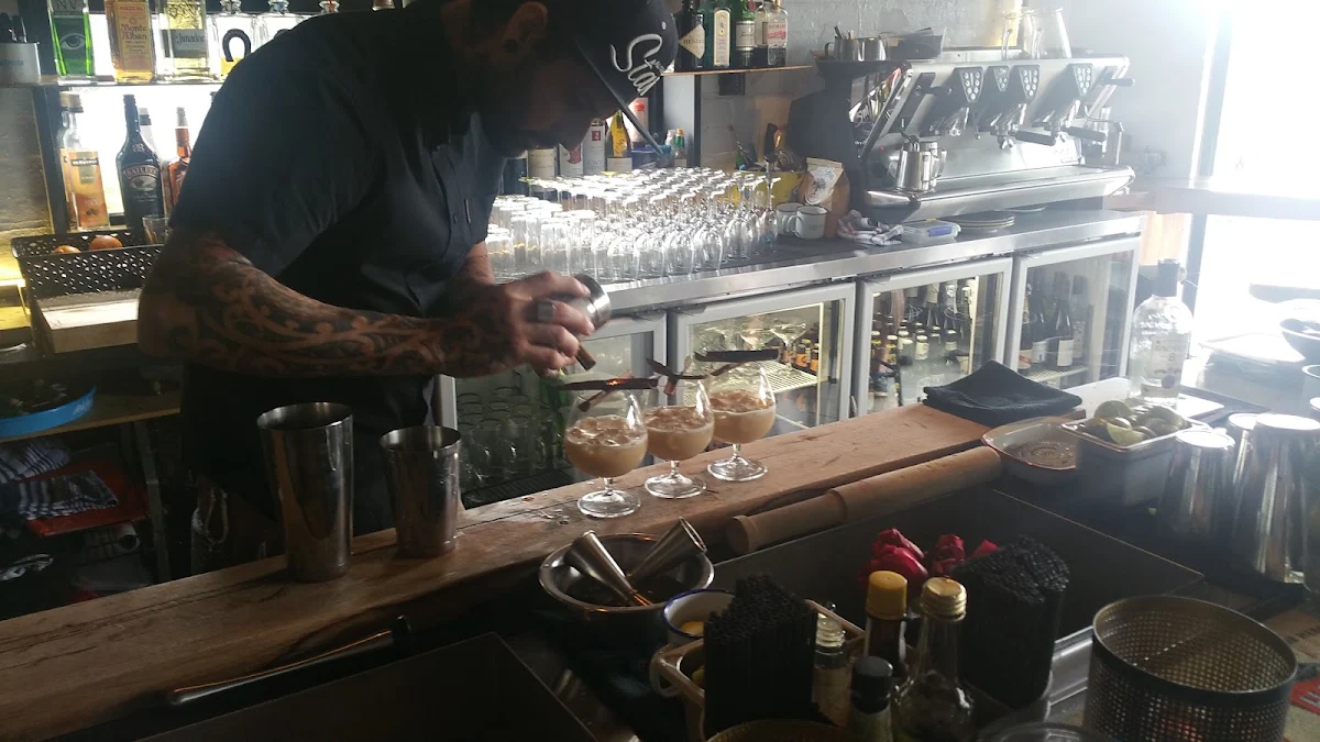 Vibe, Hawker Bar