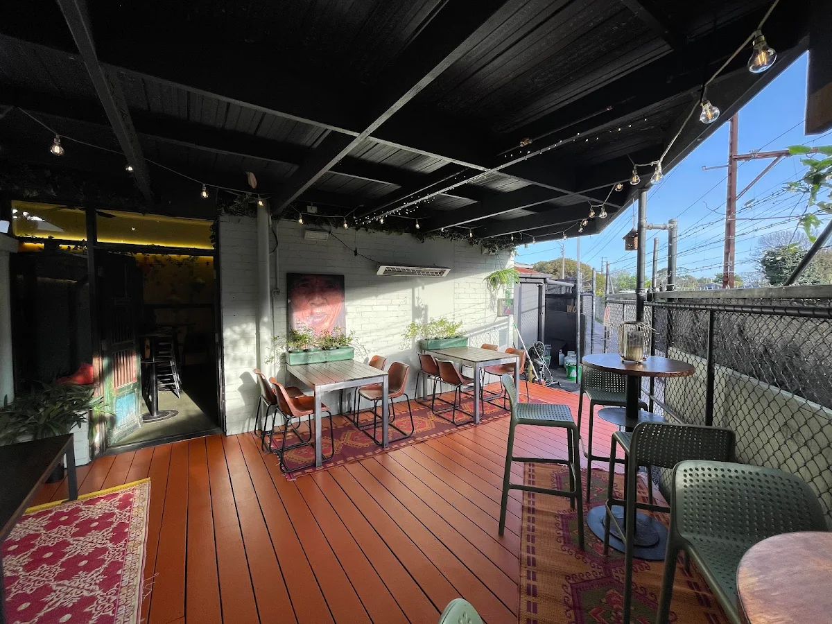 Vibe, Hawker Bar