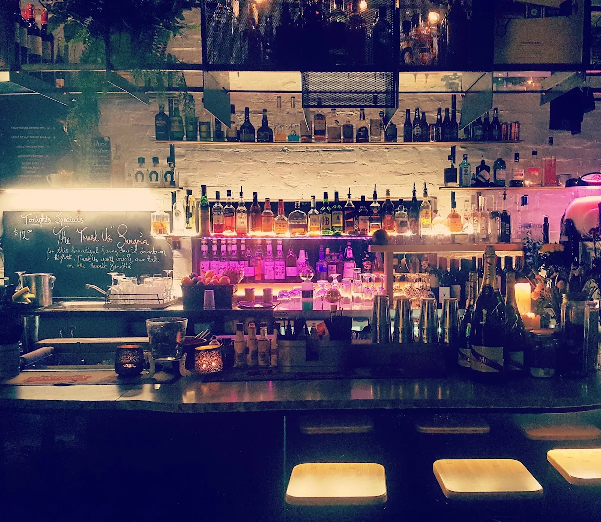 Vibe, Hawker Bar