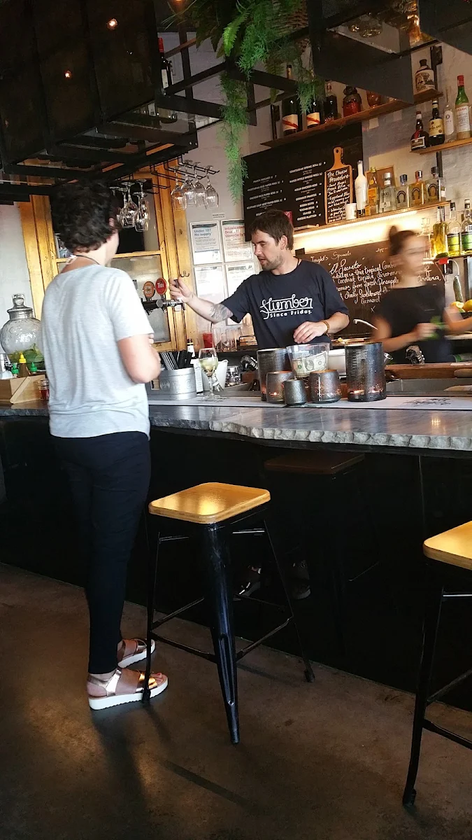 Vibe, Hawker Bar