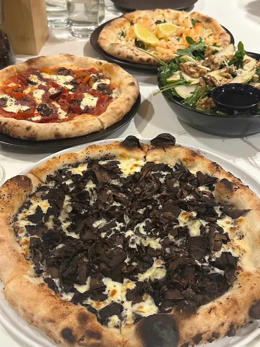 Food & drink, Hepburn Pizza