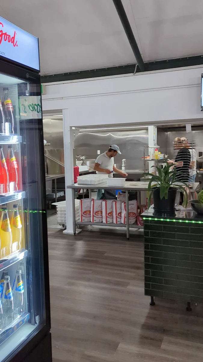 Vibe, Alessio's Pizza
