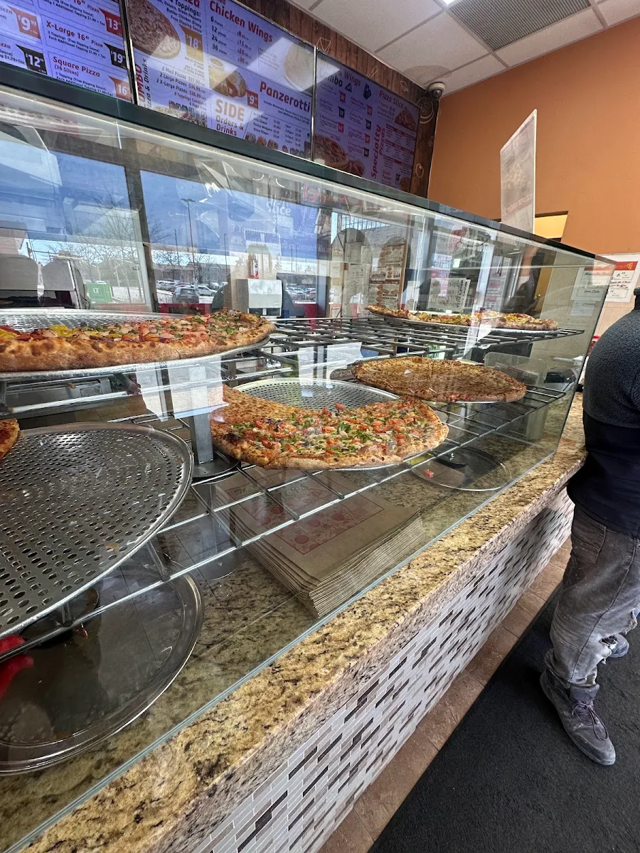 Vibe, Moga's Pizza