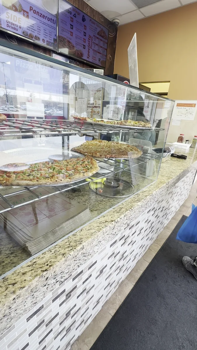 Vibe, Moga's Pizza