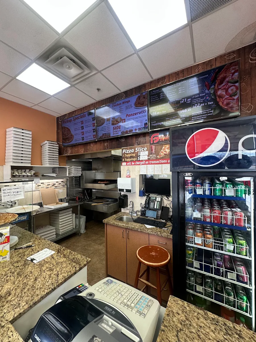 Vibe, Moga's Pizza