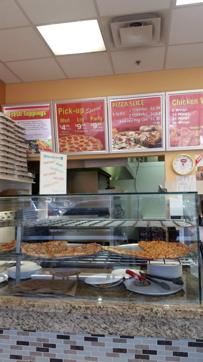 Vibe, Moga's Pizza