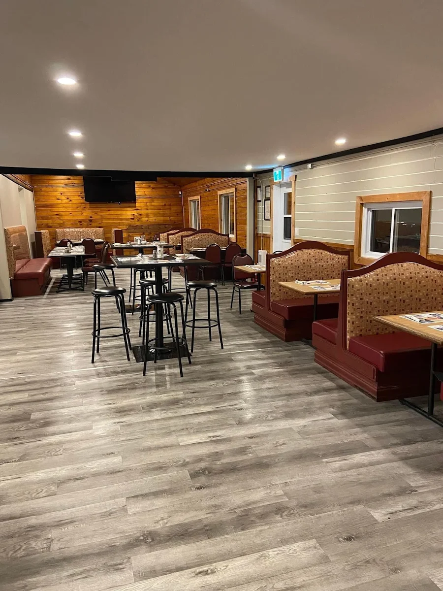 Vibe, Scooters Bar & Grill