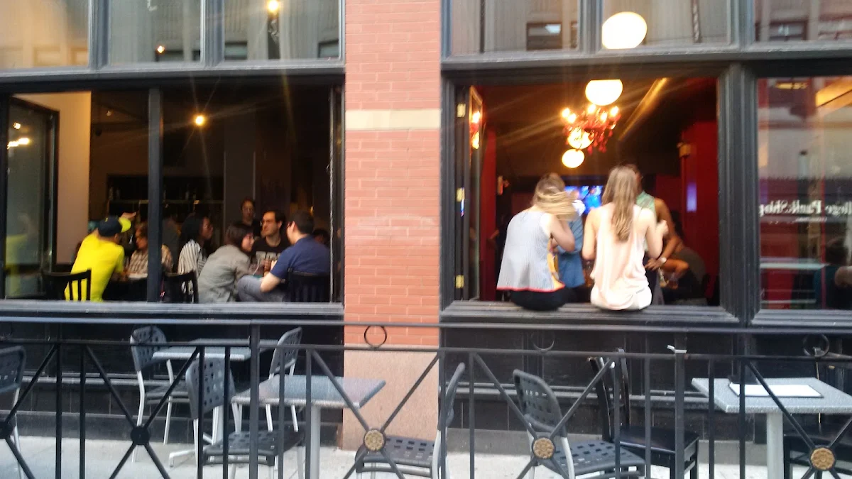 Vibe, W Burger Bar