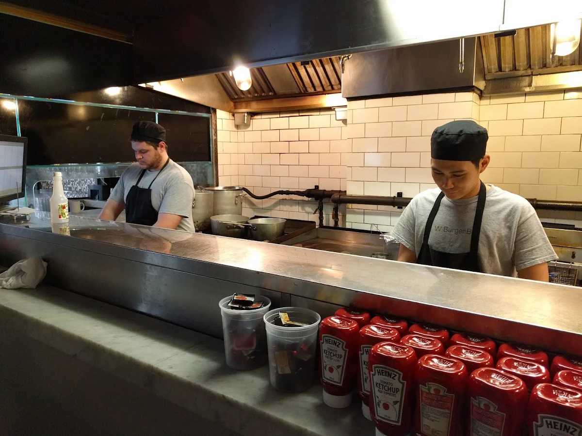 Vibe, W Burger Bar