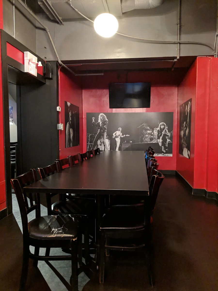 Vibe, W Burger Bar