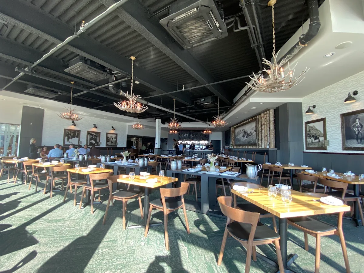 Vibe, Sky Bistro