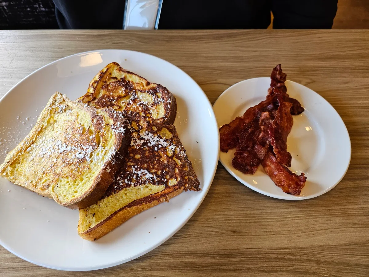 Food & drink, Smitty's Restaurant & Lounge - Winnipeg Regent