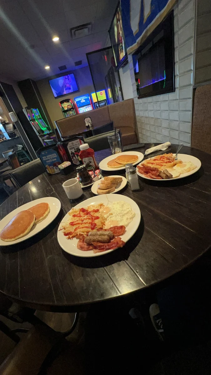 Food & drink, Smitty's Restaurant & Lounge - Winnipeg Regent