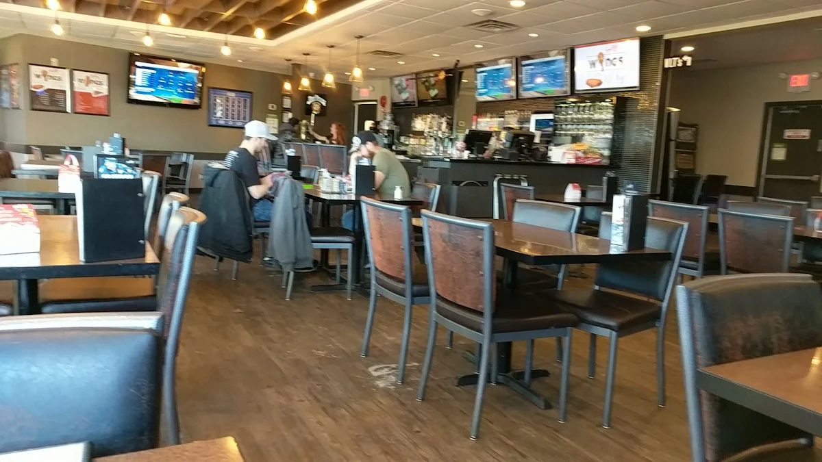 Vibe, Smitty's Restaurant & Lounge - Winnipeg Regent