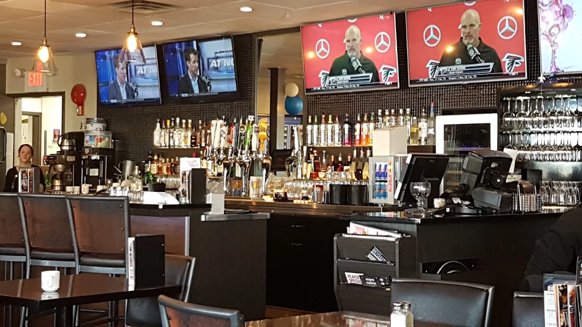 Vibe, Smitty's Restaurant & Lounge - Winnipeg Regent